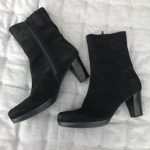 Black Suede La CANADIENNE Kate Ankle Boot